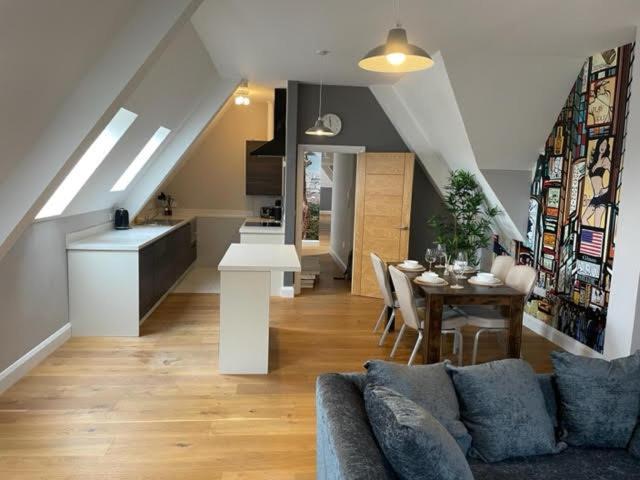 Two Bedroom Duplex Apartment The Priory سانت آيفز المظهر الخارجي الصورة