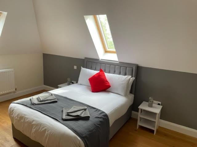 Two Bedroom Duplex Apartment The Priory سانت آيفز المظهر الخارجي الصورة
