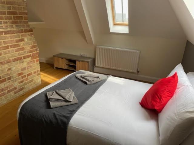 Two Bedroom Duplex Apartment The Priory سانت آيفز المظهر الخارجي الصورة